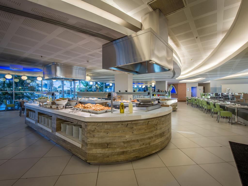 Neptune Eilat By Dan Hotels Exteriér fotografie The dining hall at the University of Miami