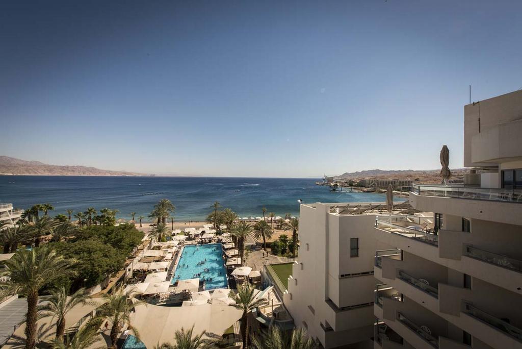 Neptune Eilat By Dan Hotels Exteriér fotografie View of the Red Sea from the Hilton Taba